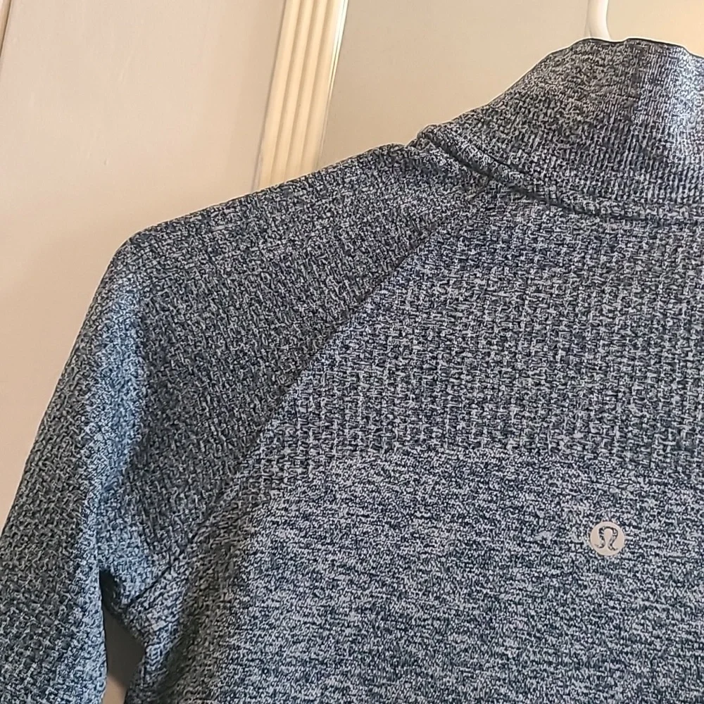 Lululemon Atletica Long Sleeves Active Top, Size 2, Color Light Blue 👌 ✨️ 😀 - Picture 13 of 16